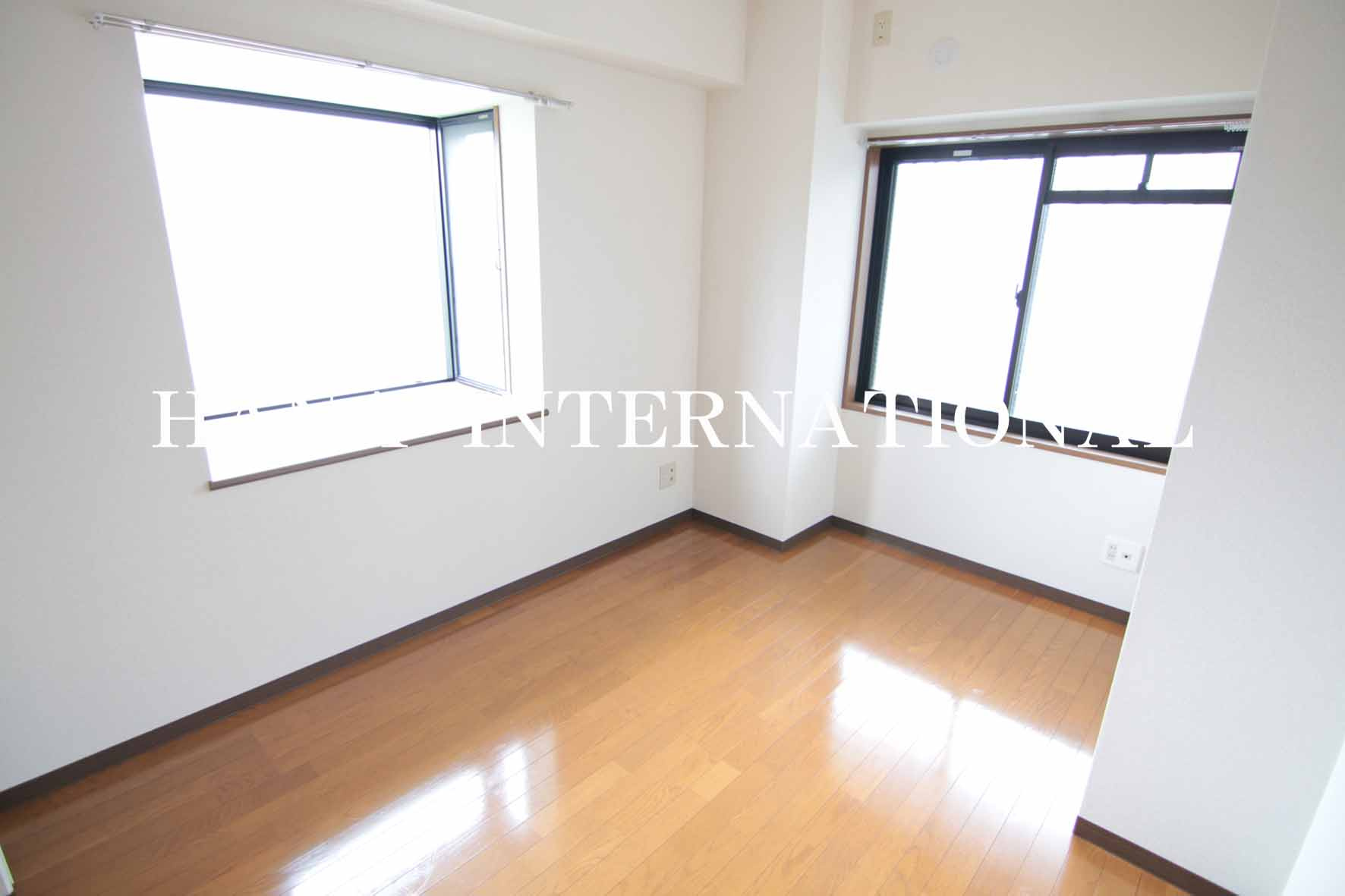 レジデンス雅鷺の洋室