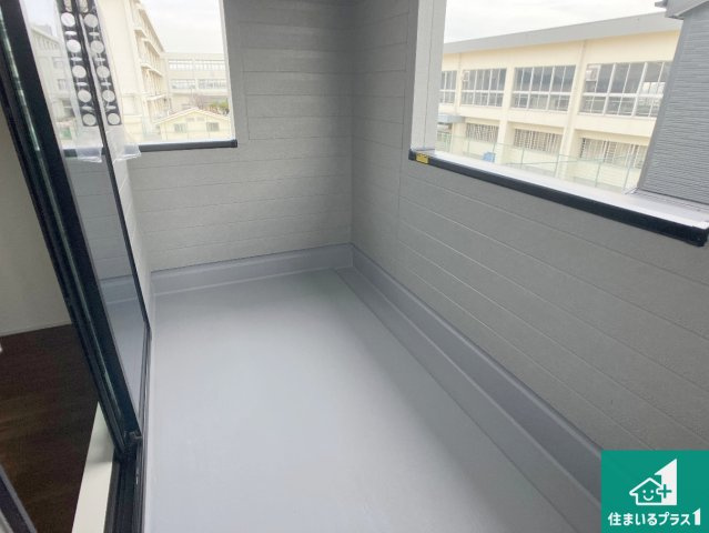 姫路市網干区坂出　第2期　新築一戸建てのバルコニー|ワイドバルコニーは洗濯物を干すスペースが広いのでご家族が多くても安心！