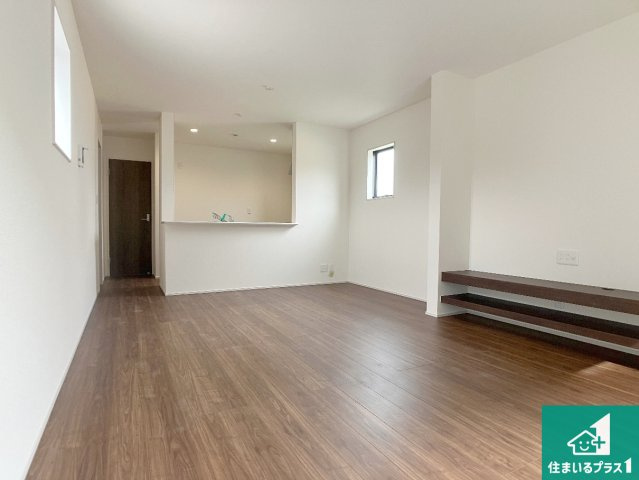 姫路市網干区坂出　第2期　新築一戸建ての居間・リビング|子供を見守りながらお料理が出来るため家族のコミュニケーションか増えます♪スペースが広く確保されている為お子様が大きくなったときは一緒に料理を楽しめます♪