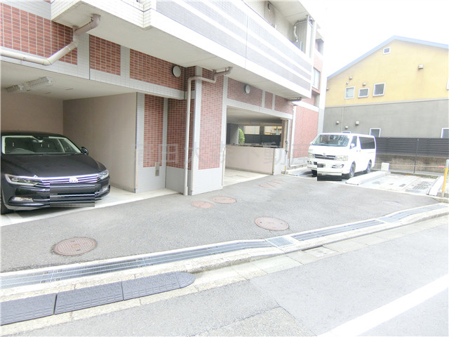 ライオンズグローベル蒲田センターフォートの駐車場