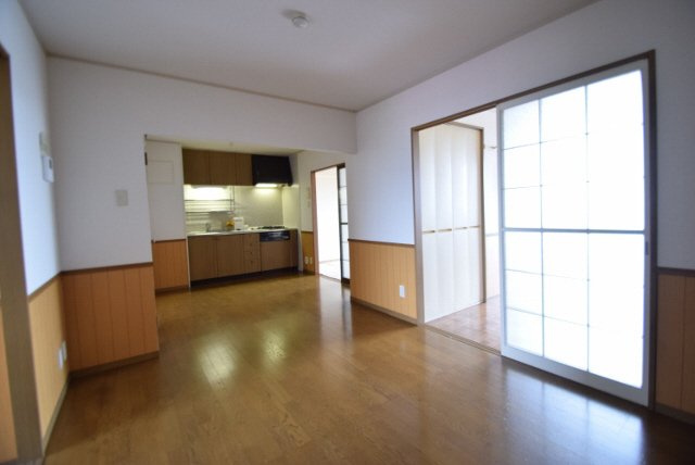 グランメール藤原のその他|リビングのにもしっかり陽が入ります。