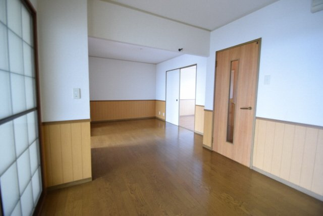 グランメール藤原の居間・リビング|きれいで開放感があるリビングです。