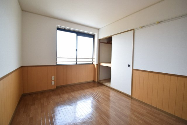 グランメール藤原の居間・リビング|北側の洋室です。