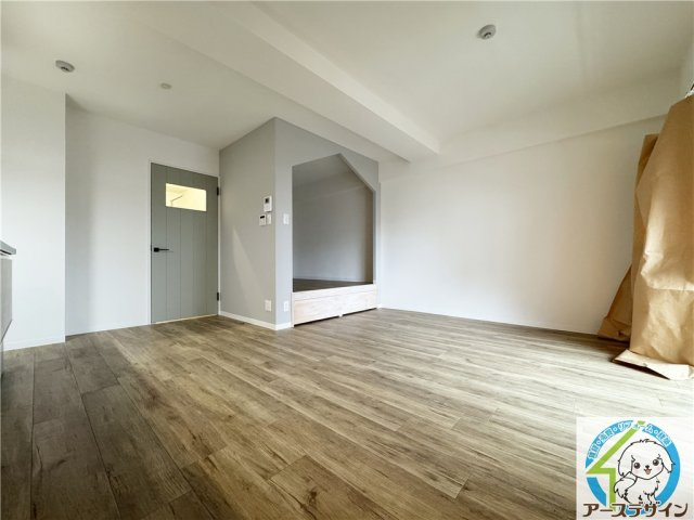 第1神栄ビルの居間・リビング