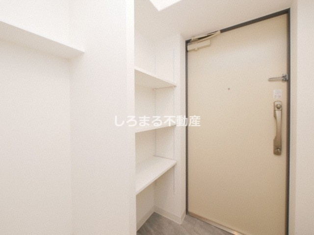 ワールドアイ阿波座WESTの玄関