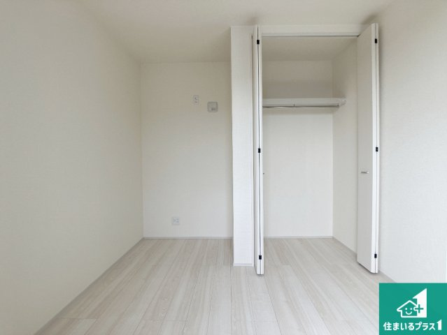 姫路市網干区坂出　第2期　新築一戸建ての洋室|シンプルな洋室は、自分好みのインテリアが楽しめます♪ご家族とインテリアや家具を選びに行くのは新築購入時の醍醐味の一つです。ぜひお楽しみください♪