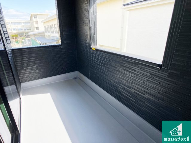 姫路市網干区坂出　第2期　新築一戸建てのバルコニー|ワイドバルコニーは洗濯物を干すスペースが広いのでご家族が多くても安心！