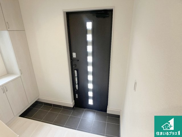 姫路市網干区坂出　第2期　新築一戸建ての玄関|シューズボックスにはたくさんの靴が収納できるので玄関周りはいつもスッキリ！ご家族が増えても安心！