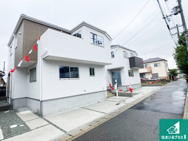 明石市西明石東町　第1期　新築一戸建ての前面道路含む現地写真|周辺は閑静な住宅街！前面道路広々で車の出し入れも便利です。駐車が苦手な方でも安心して車庫入れできます！