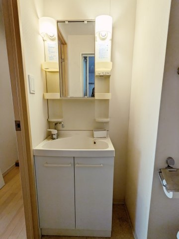 ガーデン代々木八幡の洗面所