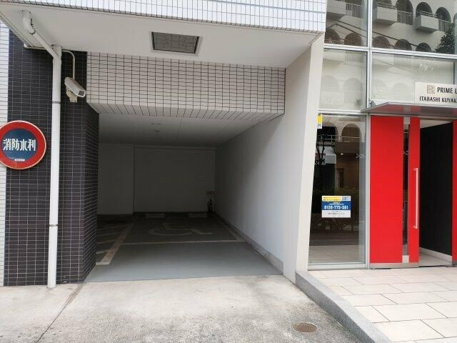 プライムアーバン板橋区役所前のエントランス