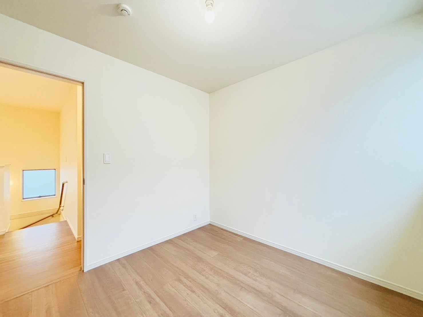 LG南城市佐敷新里〈２号棟〉の洋室