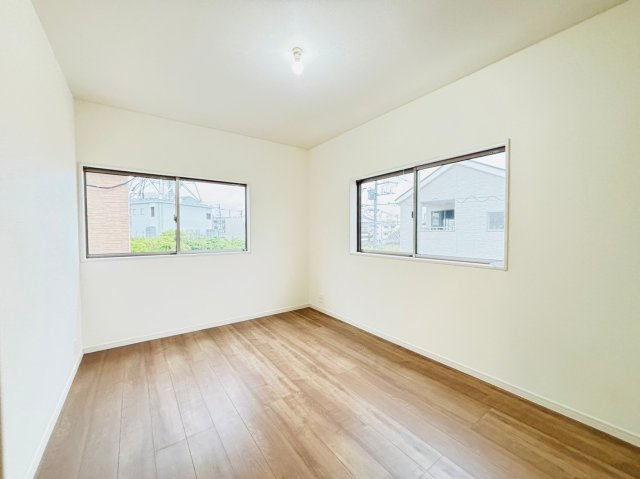 LG南城市佐敷新里〈２号棟〉の洋室