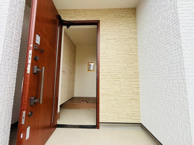 LG南城市佐敷新里〈２号棟〉の玄関