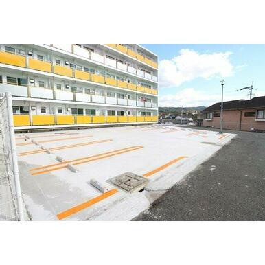 グレースタカツキ1号棟の駐車場|駐車場に車を止められます