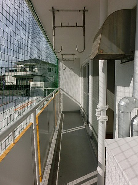 グレースタカツキ1号棟のバルコニー|外からの目が気にならないバルコニーで洗濯物が干せます