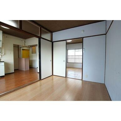 グレースタカツキ1号棟の居間・リビング|使いやすい居間です