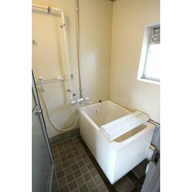 グレースタカツキ1号棟の浴室|コンパクトで使いやすいお風呂です