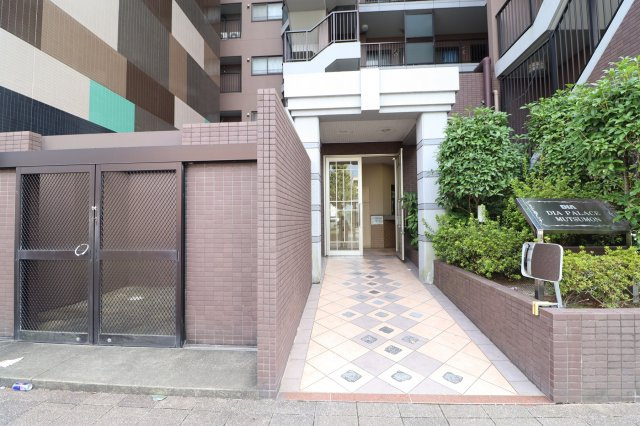 ダイアパレス六ツ門のエントランス|落ち着いたエントランスです