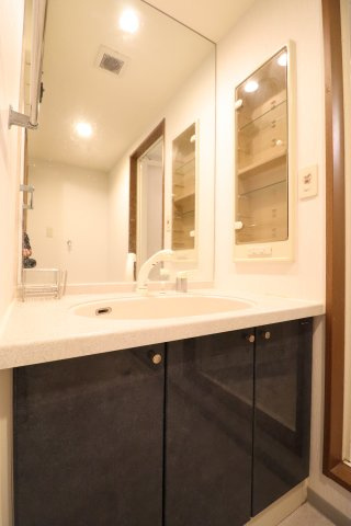 ダイアパレス六ツ門の洗面所|脱衣スペースもあります