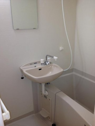 レオパレスピースエムの浴室|落ち着いた空間のお風呂です