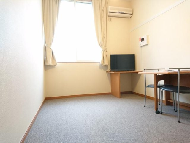 レオパレスシルフィーの居間・リビング|使いやすい居間です