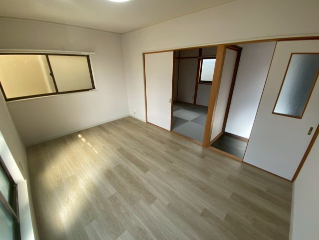 大石北町貸家の居間・リビング