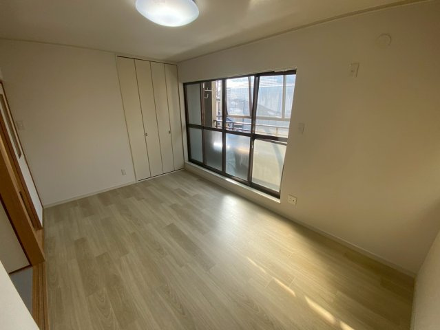 大石北町貸家の居間・リビング