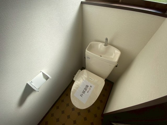 大石北町貸家のトイレ