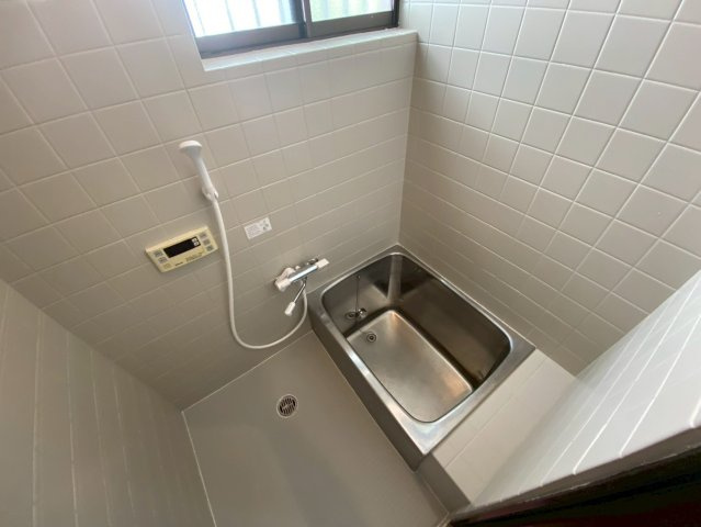 大石北町貸家の浴室