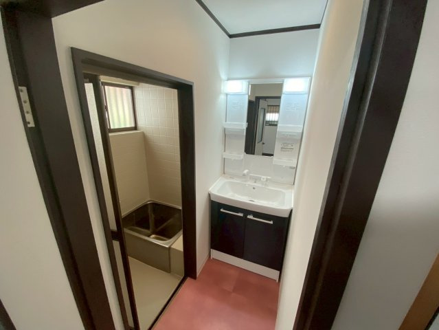 大石北町貸家の洗面所