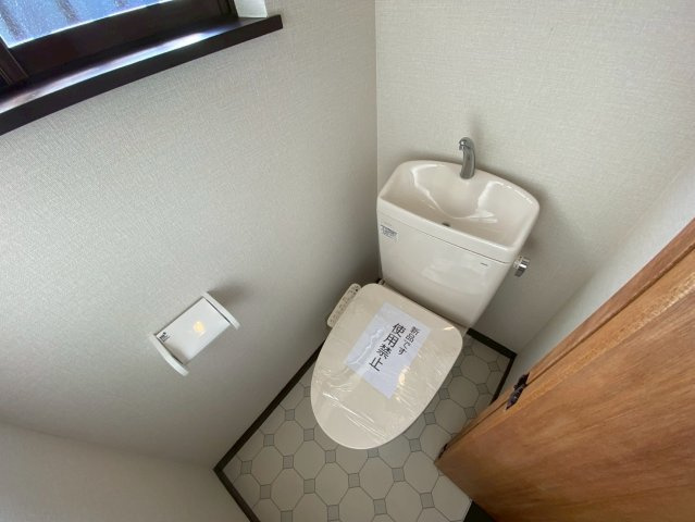 大石北町貸家のトイレ