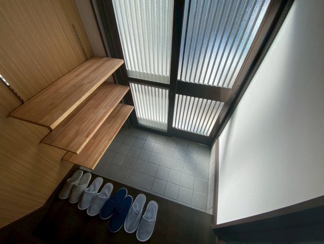 大石北町貸家の玄関