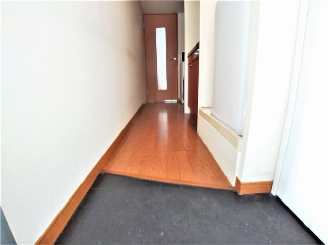 レオパレスＴＥＮの玄関|収納もある玄関です