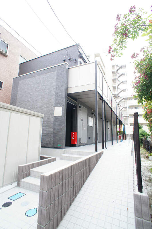 リブリ・レンテのエントランス|ゆとりのあるエントランスです