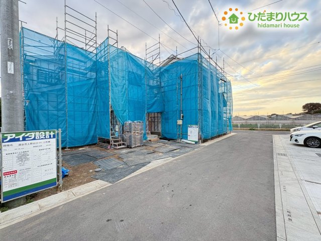 深谷市上野台　新築一戸建て　いろどりタウン　15の前面道路含む現地写真