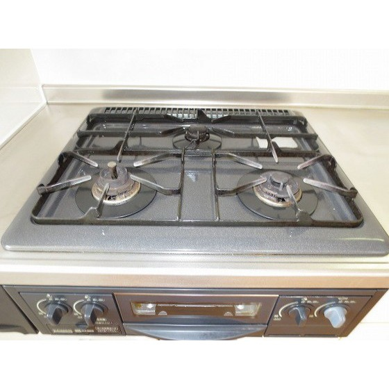 グランステージ東浦和のキッチン|3口ガスコンロ