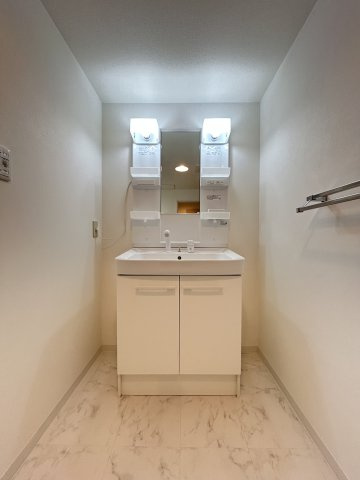 PARK TERRACE 浦和の独立洗面台|独立洗面台、小物を置くことができて便利です