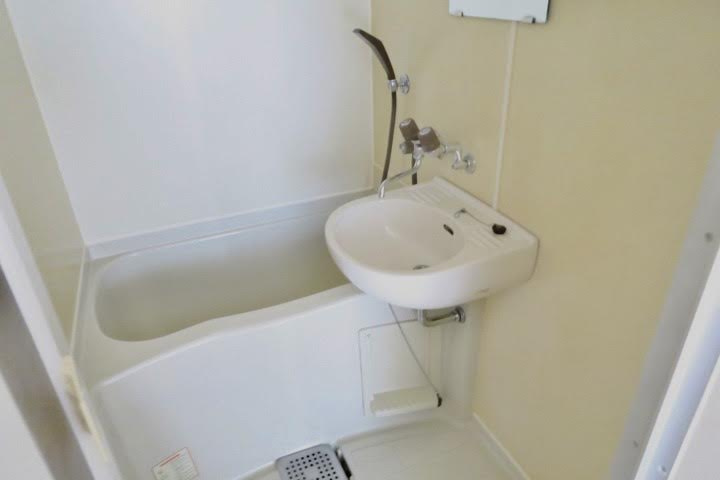 山口ハイツBの浴室|日々の疲れを癒すお風呂付です