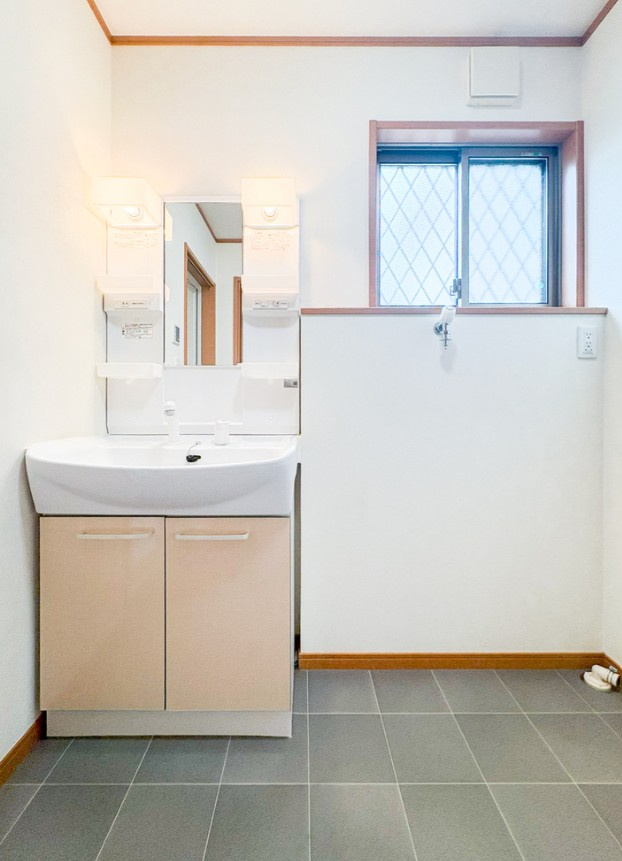 伊那市山寺　中古戸建の独立洗面台|2025年9月下旬、内装リフォーム済みです。