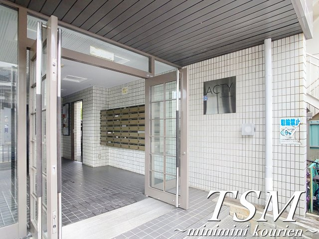 アクティ寝屋川のエントランス