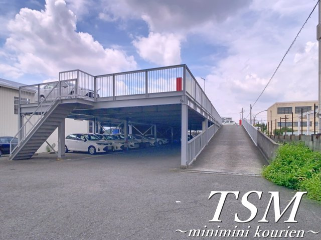 アクティ寝屋川の駐車場