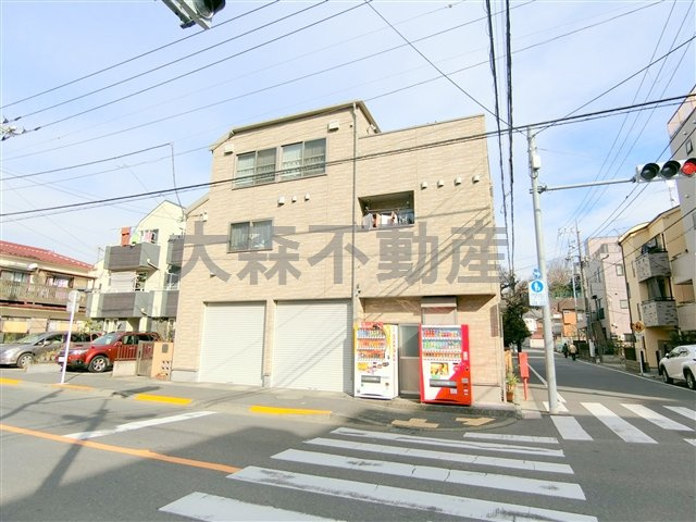 F'sホームの外観|2006年12月築　木造地上3階建て
東京都大田区池上2丁目　東急池上線池上駅徒歩11分、都営浅草線西馬込駅徒歩15分