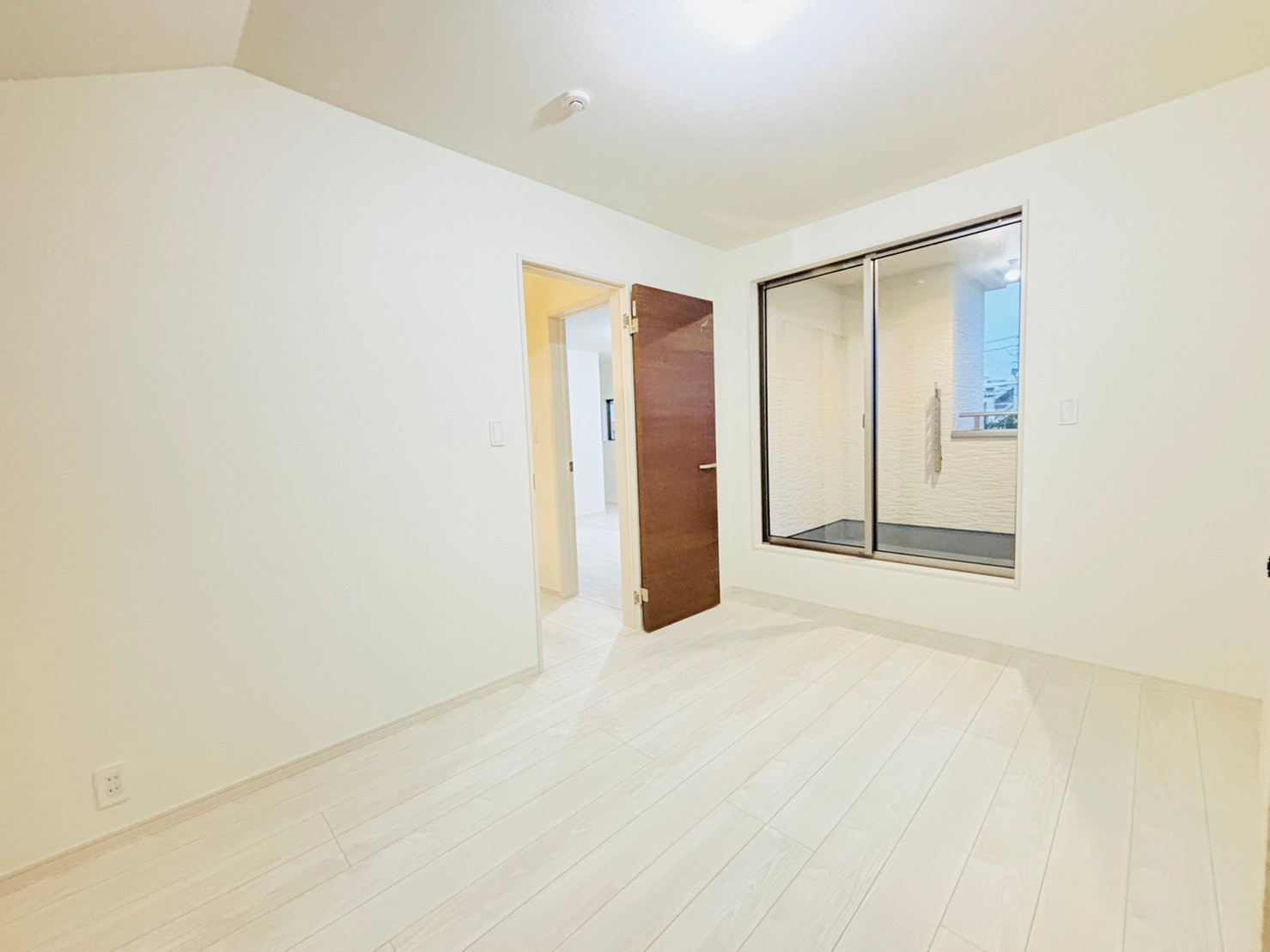 LG南城市佐敷新里〈３号棟〉の洋室