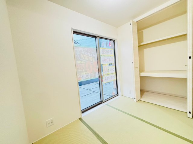 LG南城市佐敷新里〈３号棟〉の和室