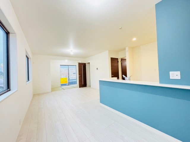 LG南城市佐敷新里〈３号棟〉の居間・リビング