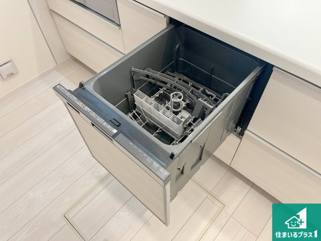 加古川市野口町良野　新築一戸建ての設備|食事後の一仕事、食器洗いをボタン一つでお任せできちゃいます！場所を取らないビルトイン式なので、お料理スペースもしっかり確保！