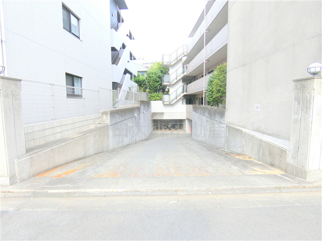 グランベルデ西馬込の駐車場