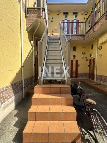 横浜市磯子区上町のアパートのロビー