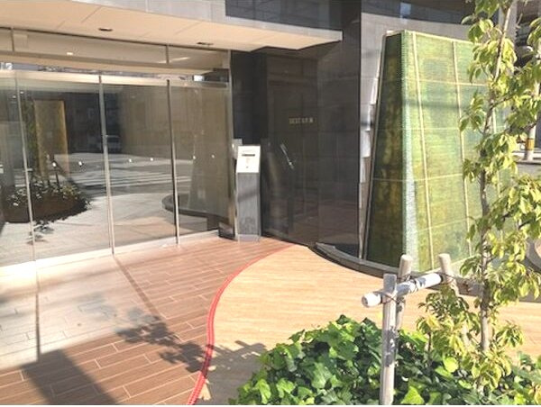 SEST新大阪(セスト シンオオサカ)のエントランス